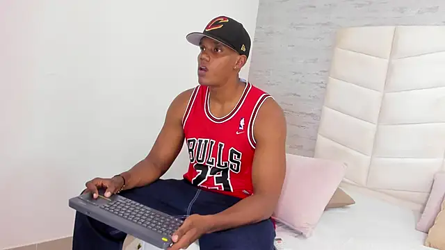 jax black online show from October 21, 2025, 7:02 pm