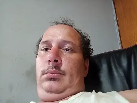 Snapshot of macKnd chatting on October 5, 2025, 10:28 am macKnd online show from October 5, 2025, 10:28 am