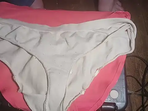 Snapshot of macKnd chatting on October 18, 2025, 7:05 pm macKnd online show from October 18, 2025, 7:05 pm