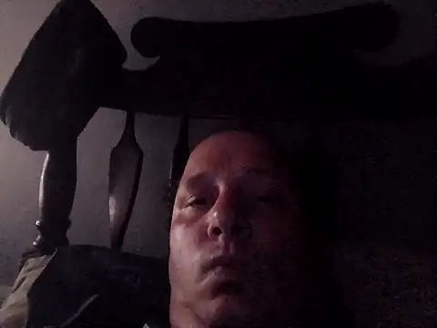 Snapshot of macKnd chatting on October 16, 2025, 6:27 pm macKnd online show from October 16, 2025, 6:27 pm