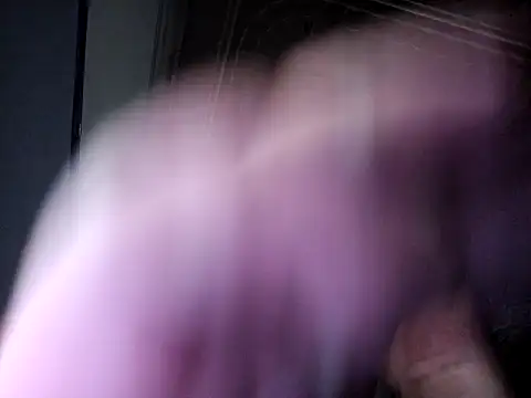 Snapshot of macKnd chatting on October 6, 2025, 6:41 pm macKnd online show from October 6, 2025, 6:41 pm