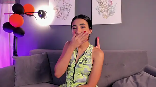 cloe taylor   online show from October 29, 2025, 5:06 am