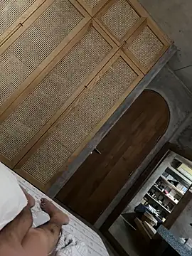 Snapshot of HenryLee1983-cums chatting on February 24, 2026, 3:35 pm HenryLee1983-cums online show from February 24, 2026, 3:35 pm