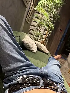 Snapshot of HenryLee1983-cums chatting on March 13, 2026, 5:07 pm HenryLee1983-cums online show from March 13, 2026, 5:07 pm