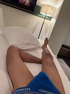 Snapshot of HenryLee1983-cums chatting on March 3, 2026, 10:44 am HenryLee1983-cums online show from March 3, 2026, 10:44 am