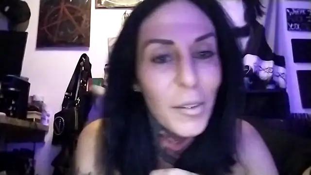 inkdhollow1 online show from October 2, 2025, 4:27 am