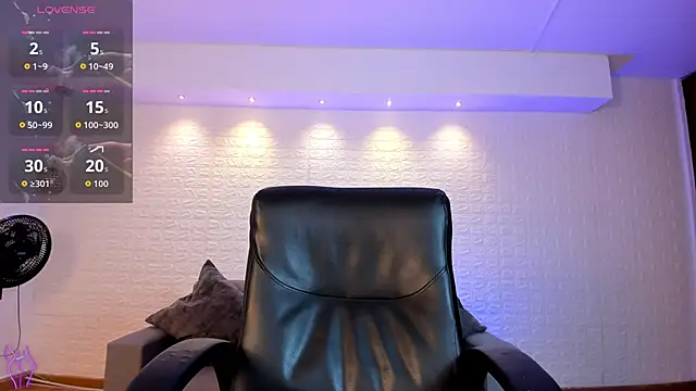 VenusCooper online show from March 11, 2026, 5:40 pm