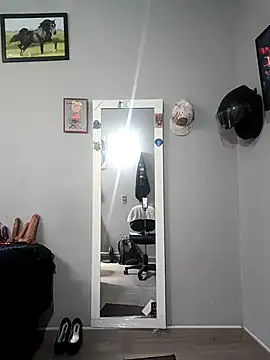 lizethavila online show from October 24, 2025, 4:50 pm