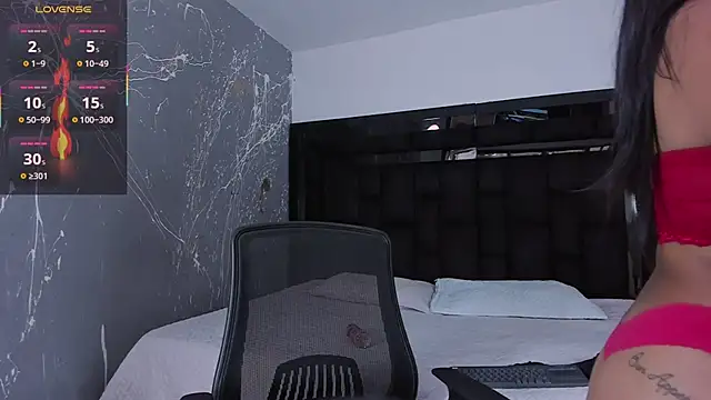 LiaClarck  online show from November 20, 2025, 9:15 pm