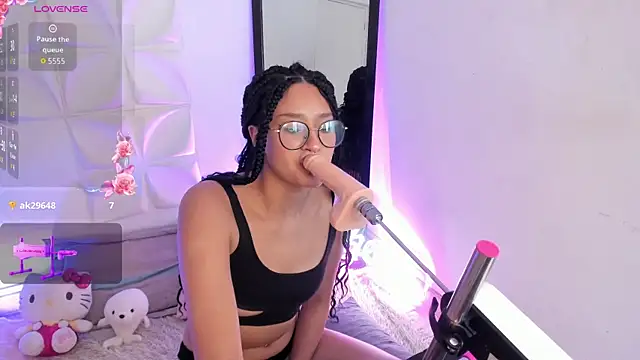 Snapshot of KhalifaDreamss chatting on October 1, 2025, 1:48 pm KhalifaDreamss online show from October 1, 2025, 1:48 pm