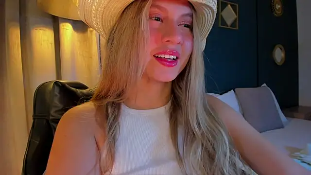 Snapshot of mia_curry chatting on May 13, 2026, 7:21 pm mia curry online show from May 13, 2026, 7:21 pm