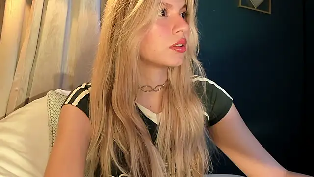 Snapshot of mia_curry chatting on June 26, 2026, 7:09 pm mia curry online show from June 26, 2026, 7:09 pm