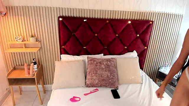 Bella Miah online show from October 1, 2025, 7:40 pm