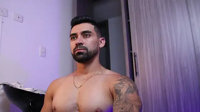 Snapshot of SOY_MIKE chatting on December 14, 2025, 1:45 am SOY MIKE online show from December 14, 2025, 1:45 am