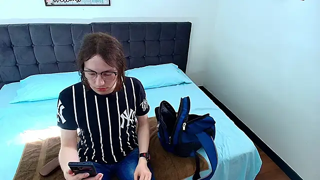 Snapshot of SnowyX_ chatting on October 9, 2025, 8:31 pm SnowyX online show from October 9, 2025, 8:31 pm
