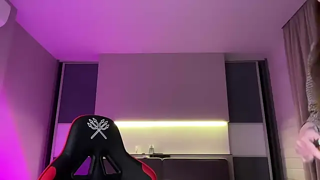 AlmaryKim online show from February 10, 2025, 6:56 pm