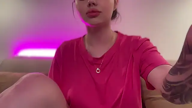 AlmaryKim online show from September 29, 2025, 8:03 pm