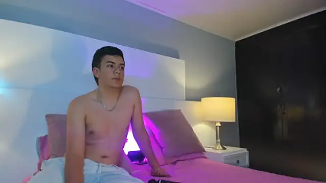 Snapshot of Dylan_Katte chatting on April 9, 2026, 11:33 pm Dylan Katte online show from April 9, 2026, 11:33 pm