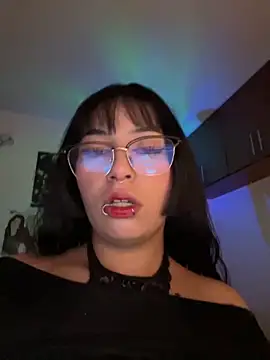 Snapshot of Hinatamoon_ chatting on November 6, 2025, 5:33 am Hinatamoon online show from November 6, 2025, 5:33 am