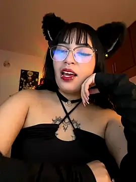 Snapshot of Hinatamoon_ chatting on November 1, 2025, 5:36 am Hinatamoon online show from November 1, 2025, 5:36 am