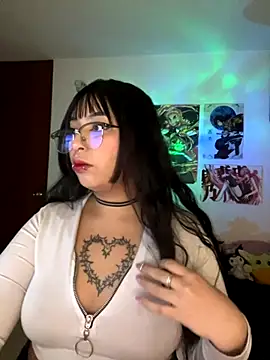 Snapshot of Hinatamoon_ chatting on October 18, 2025, 5:42 am Hinatamoon online show from October 18, 2025, 5:42 am