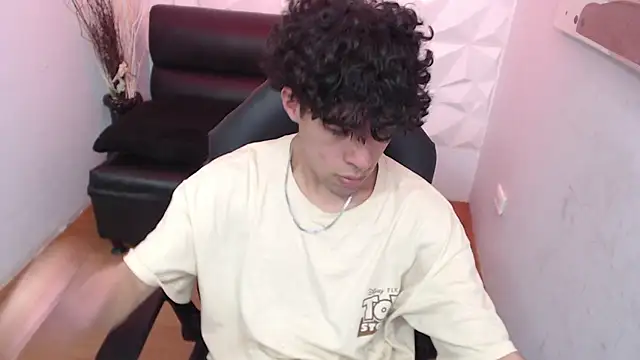 Liil boy online show from October 30, 2025, 3:49 am