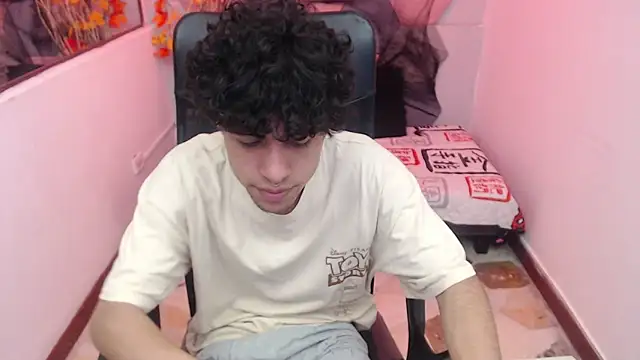 Liil boy online show from October 17, 2025, 3:54 am