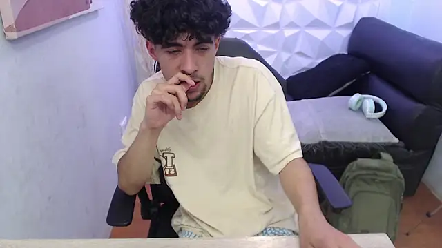 Liil boy online show from October 11, 2025, 4:13 am