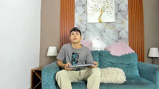 VERY HOT GUYS online show from May 14, 2026, 7:16 am