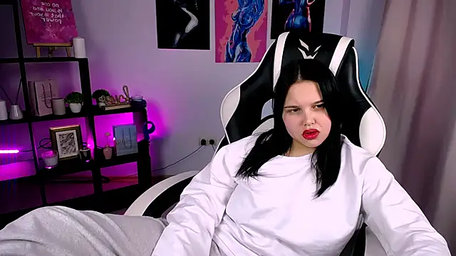 KittyKrissy  online show from October 13, 2025, 3:02 pm