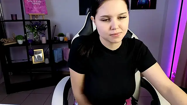 KittyKrissy  online show from November 25, 2025, 3:40 am