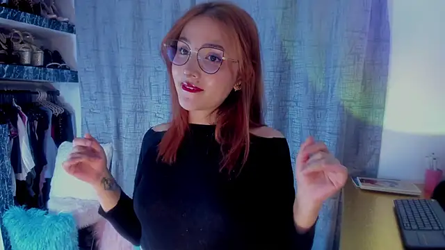 AmaruBloom online show from October 12, 2025, 3:30 am