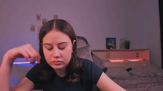 adelle046 online show from November 17, 2025, 12:31 pm