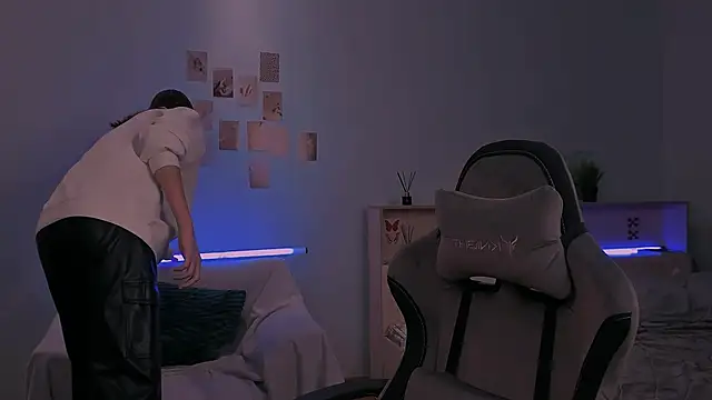 adelle046 online show from November 25, 2025, 12:38 pm