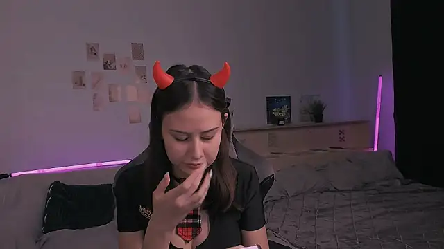 adelle046 online show from October 31, 2025, 10:45 am