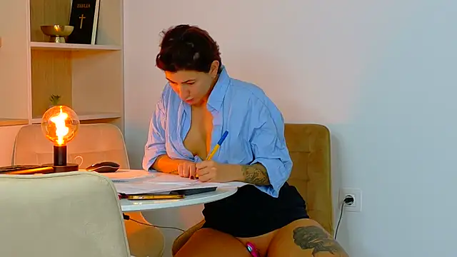 VioFemme online show from October 30, 2025, 4:37 pm