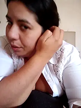 Snapshot of Benditofetiche chatting on May 4, 2026, 2:20 pm Benditofetiche online show from May 4, 2026, 2:20 pm