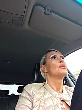 KirraWhite online show from November 7, 2025, 6:18 am