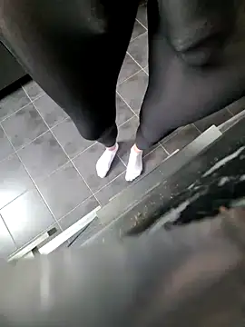 rezzzze online show from November 10, 2025, 8:30 am