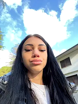 Snapshot of ilariea_girl chatting on October 15, 2025, 7:16 am ilariea girl online show from October 15, 2025, 7:16 am