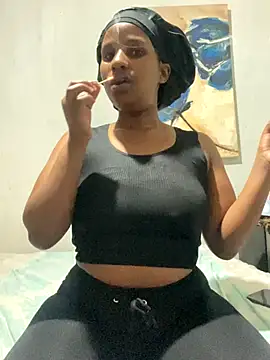 MissBubbles04 online show from November 2, 2025, 7:08 pm