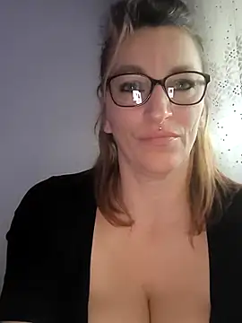 Fifi83Bell online show from February 13, 2026, 2:17 pm