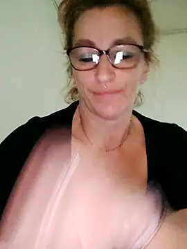 Fifi83Bell online show from November 8, 2025, 2:53 pm