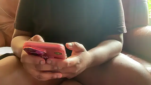 nanaisbackk online show from December 1, 2025, 8:26 am