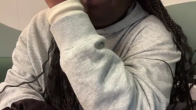 nanaisbackk online show from December 19, 2025, 8:49 am