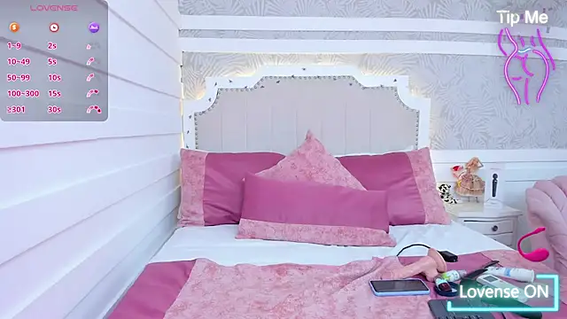 EmaHarpeer online show from October 14, 2025, 12:44 am