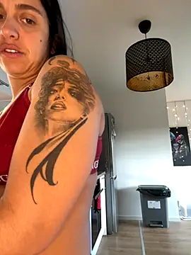 LaPetiteKim online show from October 24, 2025, 12:04 pm