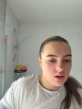 Victoria6989 online show from May 18, 2026, 9:03 am