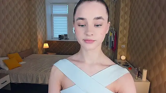 JinnyMcie online show from October 31, 2025, 12:13 pm