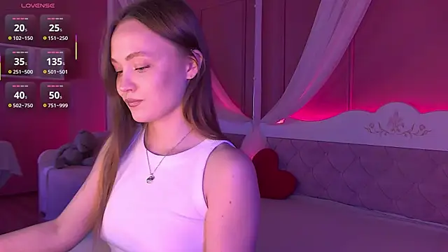 EmmaCamm online show from December 17, 2025, 12:43 pm